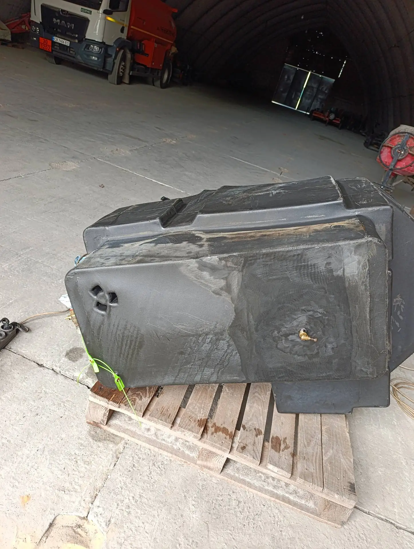 Foto 3 der Reparatur — Kraftstofftank-Reparatur Case 4430