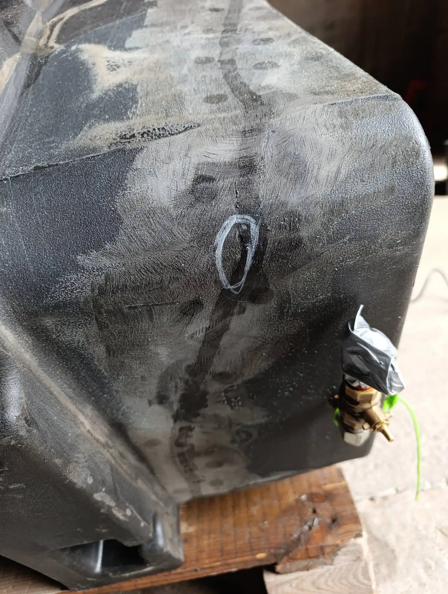 Foto 2 der Reparatur — Kraftstofftank-Reparatur Case 4430