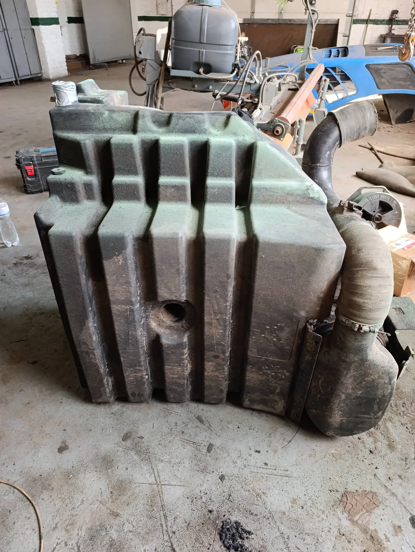 Foto 10 der Reparatur — Kraftstofftank-Reparatur New Holland T8.390 — Juni 2026