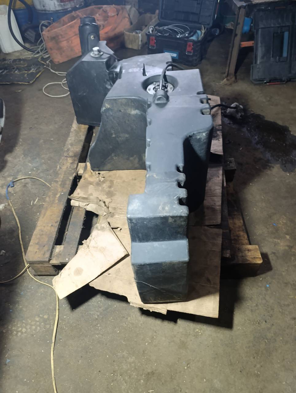 Foto 10 der Reparatur — Kraftstofftank-Reparatur New Holland T5