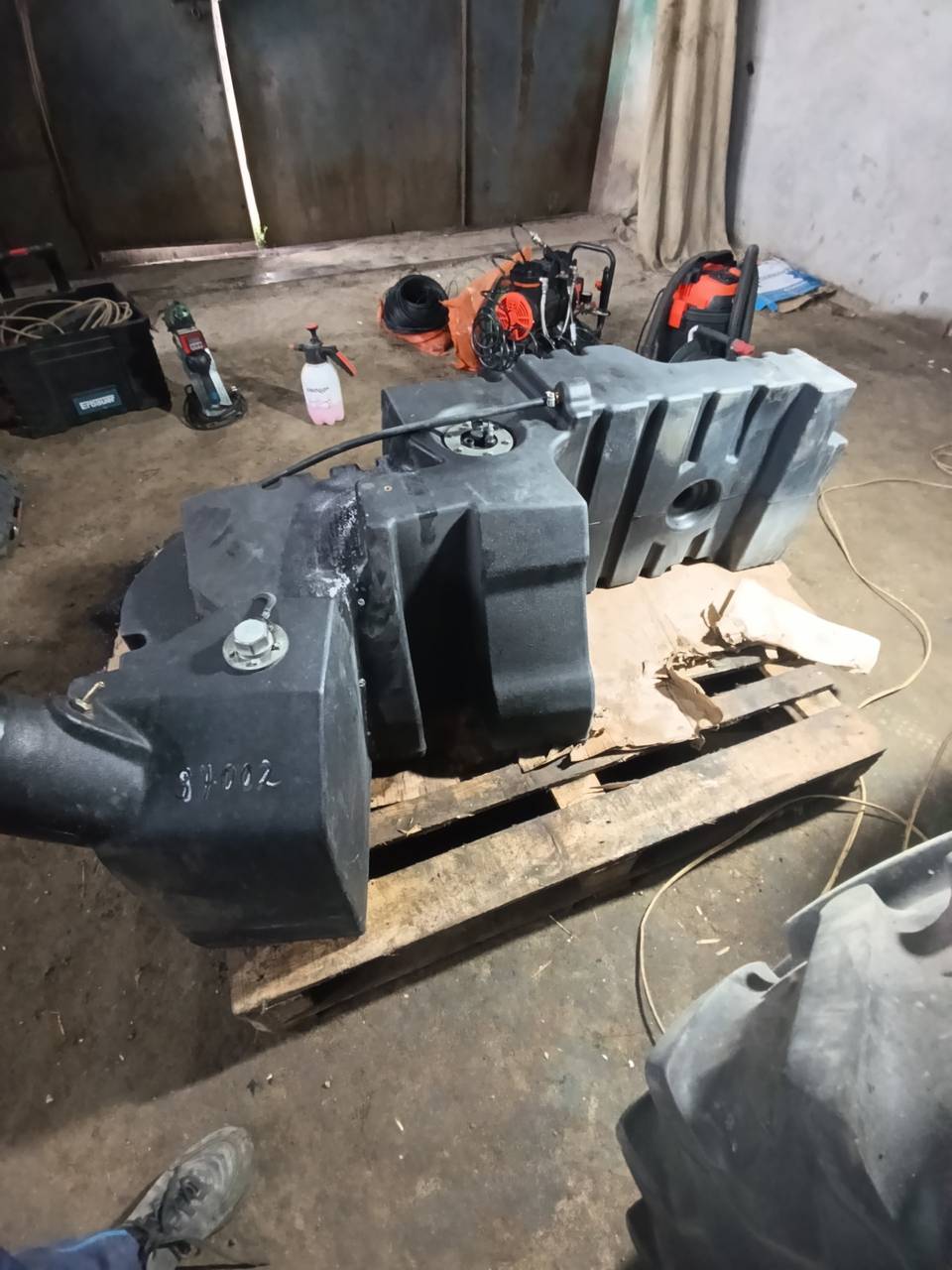 Foto 9 der Reparatur — Kraftstofftank-Reparatur New Holland T5