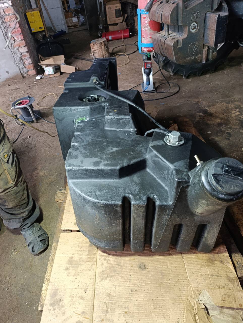 Foto 4 der Reparatur — Kraftstofftank-Reparatur New Holland T5