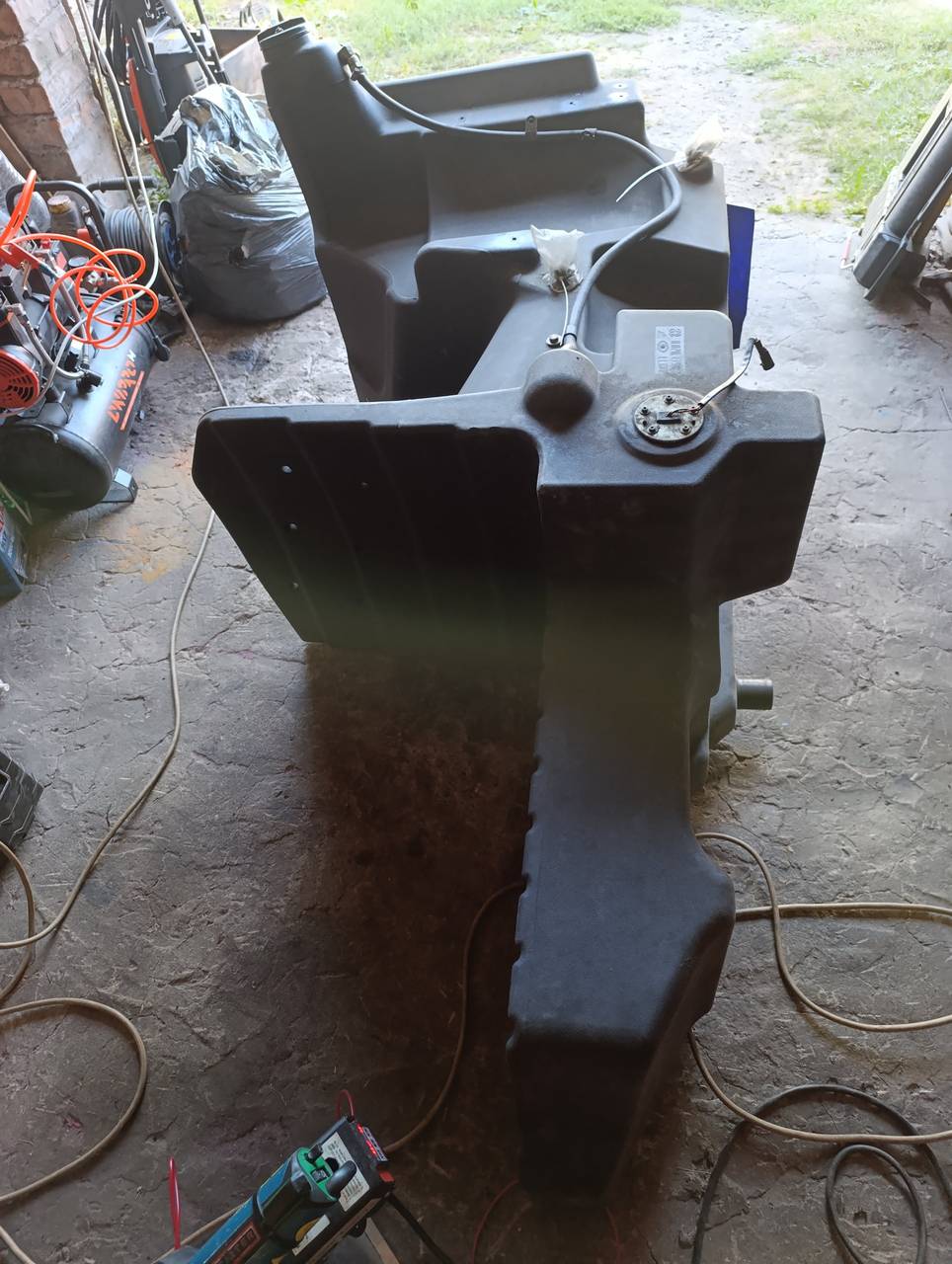 Foto 3 der Reparatur — Kraftstofftank-Reparatur am Traktor — Riss am Befestigungspunkt