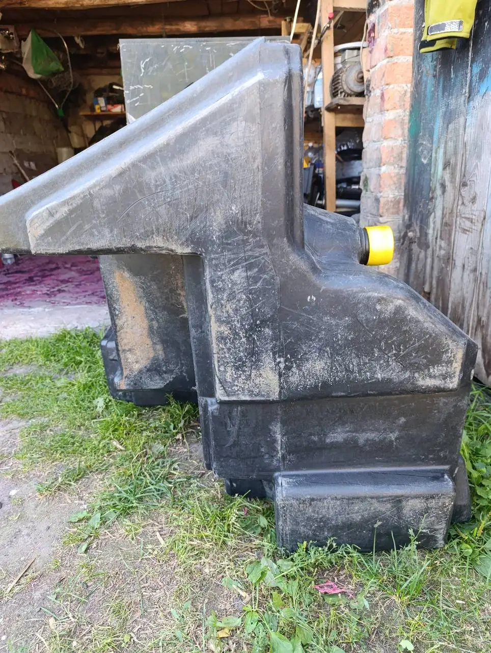 Foto 2 der Reparatur — Kraftstofftank-Reparatur Fendt 936 — Riss
