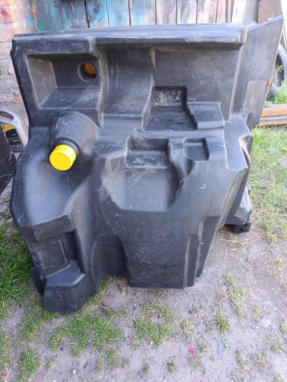 Foto 5 der Reparatur — Kraftstofftank-Reparatur Fendt 936 — Riss