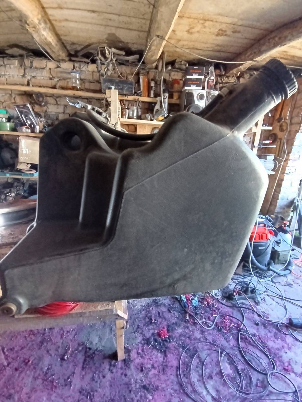 Foto 10 der Reparatur — Kraftstofftank-Reparatur am Traktor (3)