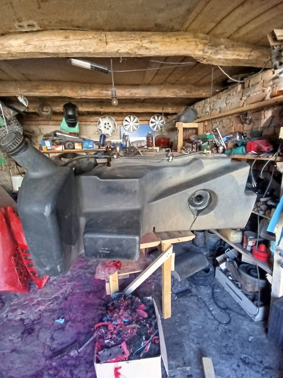 Foto 1 der Reparatur — Kraftstofftank-Reparatur am Traktor (3)
