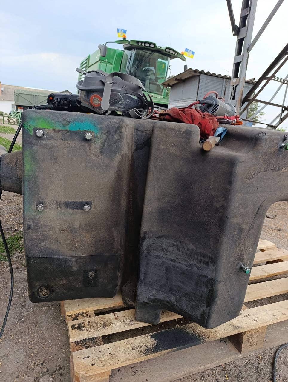 Foto 10 der Reparatur — Kraftstofftank-Reparatur John Deere T660