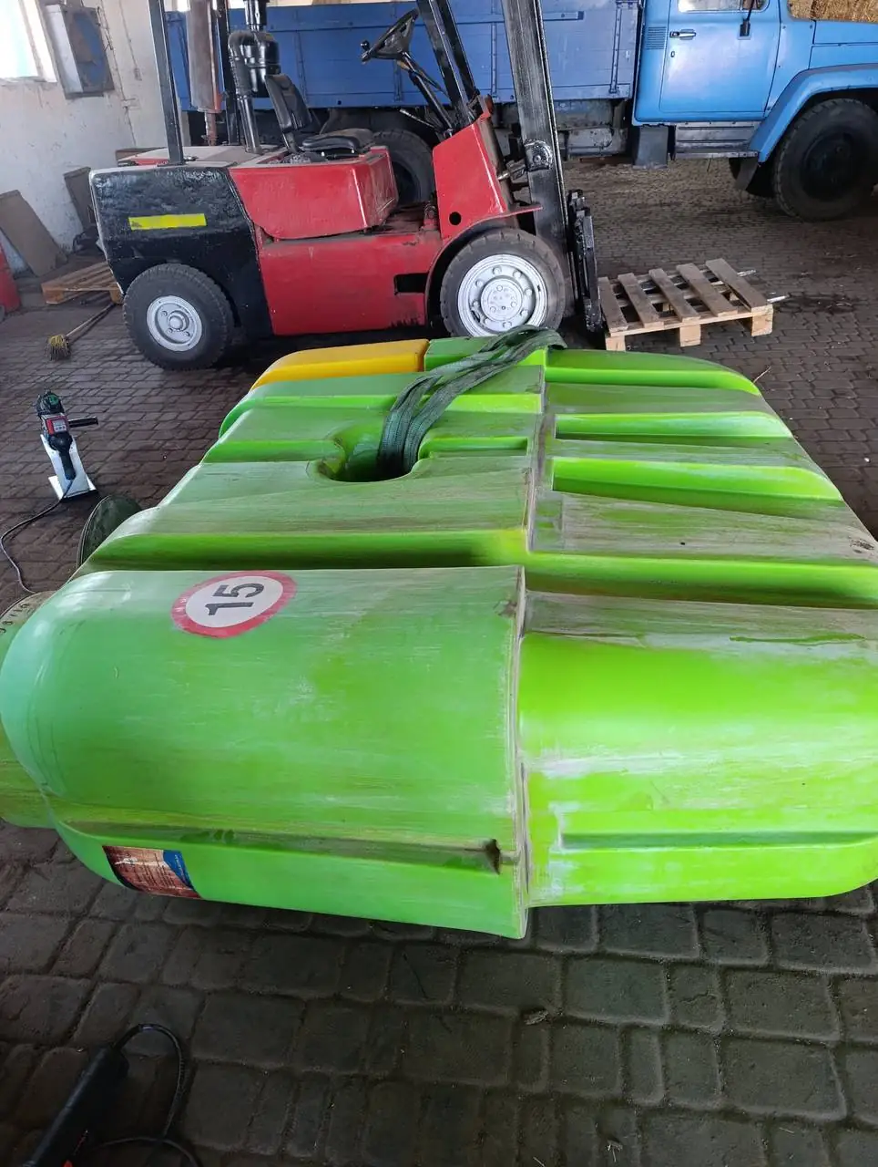 Foto 13 der Reparatur — Spritzentank-Reparatur an der Anbauspritze — Riss