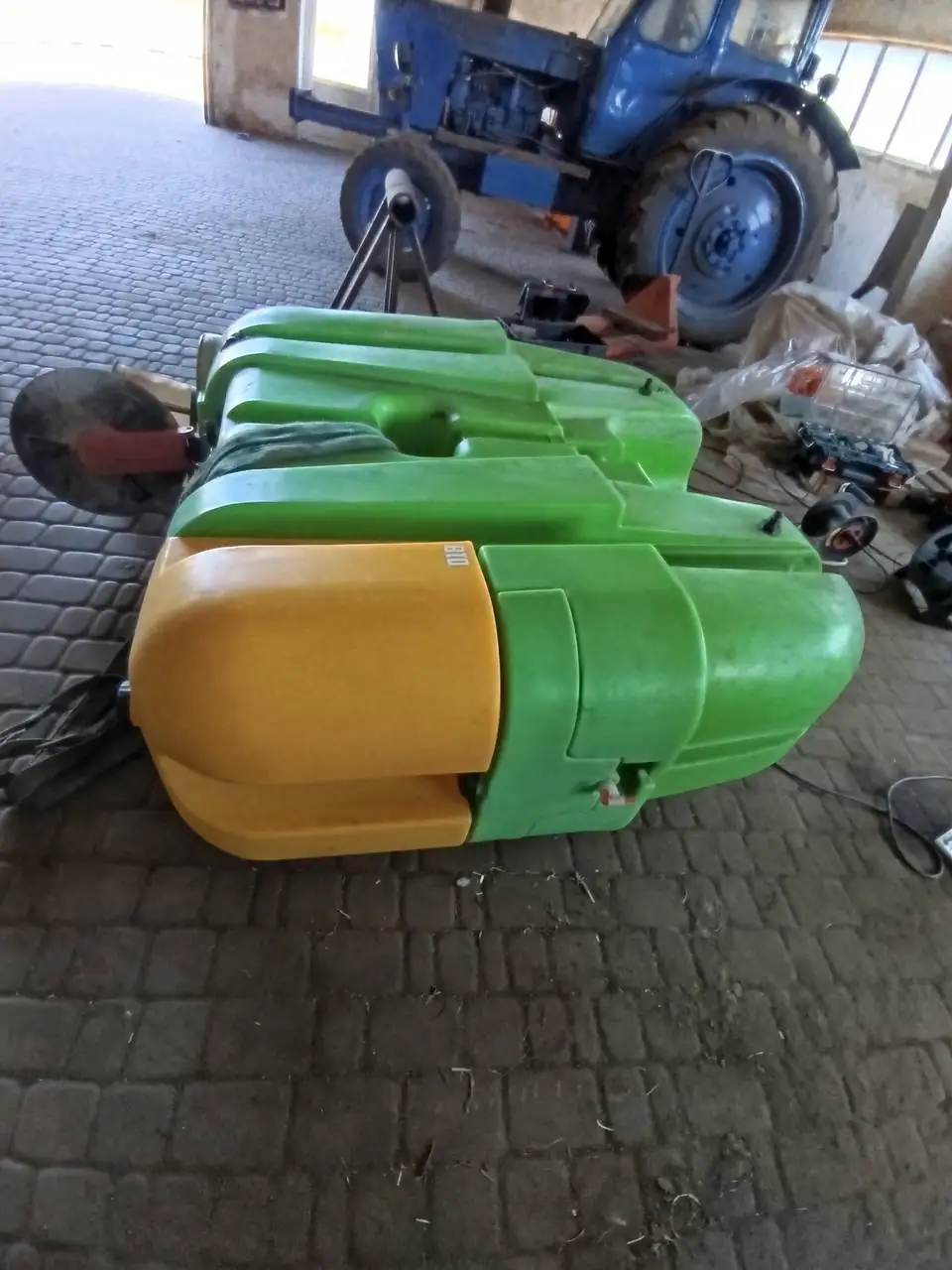 Foto 6 der Reparatur — Spritzentank-Reparatur an der Anbauspritze — Riss