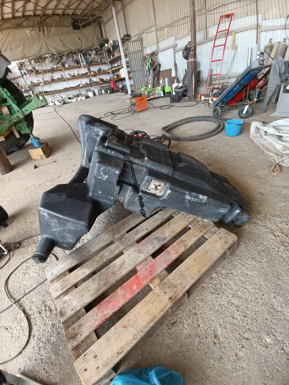 Foto 9 der Reparatur — Kraftstofftank-Reparatur John Deere 6930 — August 2026