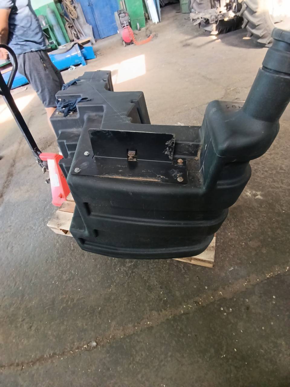Foto 7 der Reparatur — Kraftstofftank-Reparatur New Holland (2)