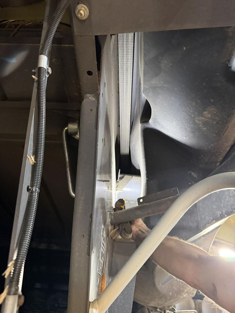 Foto 3 der Reparatur — Kraftstofftank-Reparatur Claas Lexion 760 — Riss an der typischen Stelle