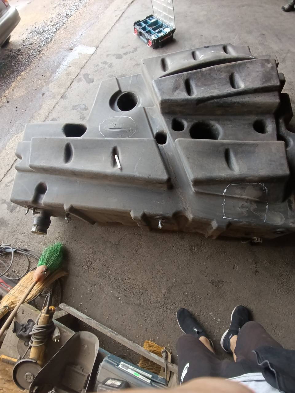 Foto 8 der Reparatur — Kraftstofftank-Reparatur Claas Lexion 760 — Riss an der typischen Stelle