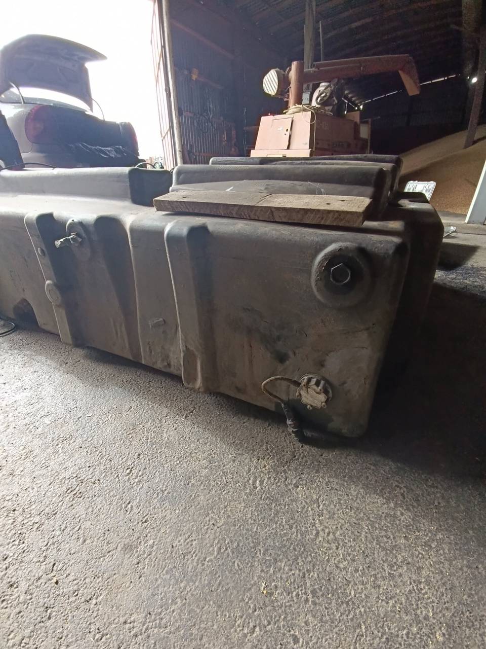 Foto 13 der Reparatur — Kraftstofftank-Reparatur Claas Lexion 760 — Riss an der typischen Stelle
