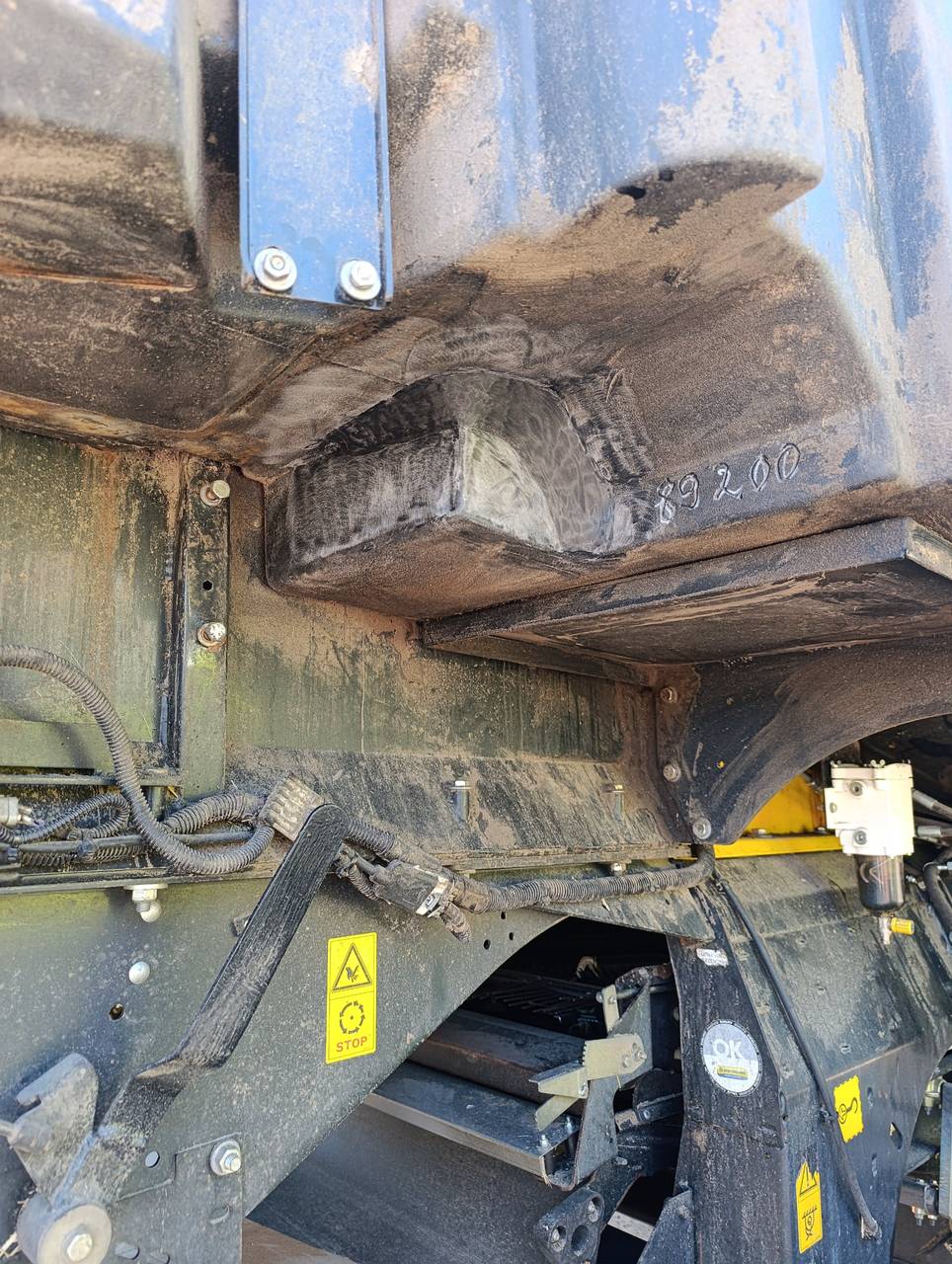 Foto 10 der Reparatur — Kraftstofftank-Reparatur New Holland CR 9.80