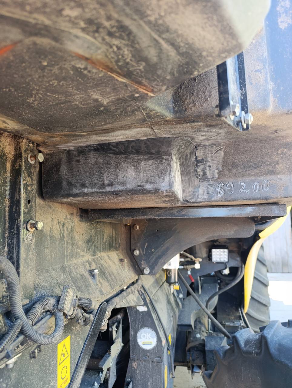 Foto 8 der Reparatur — Kraftstofftank-Reparatur New Holland CR 9.80