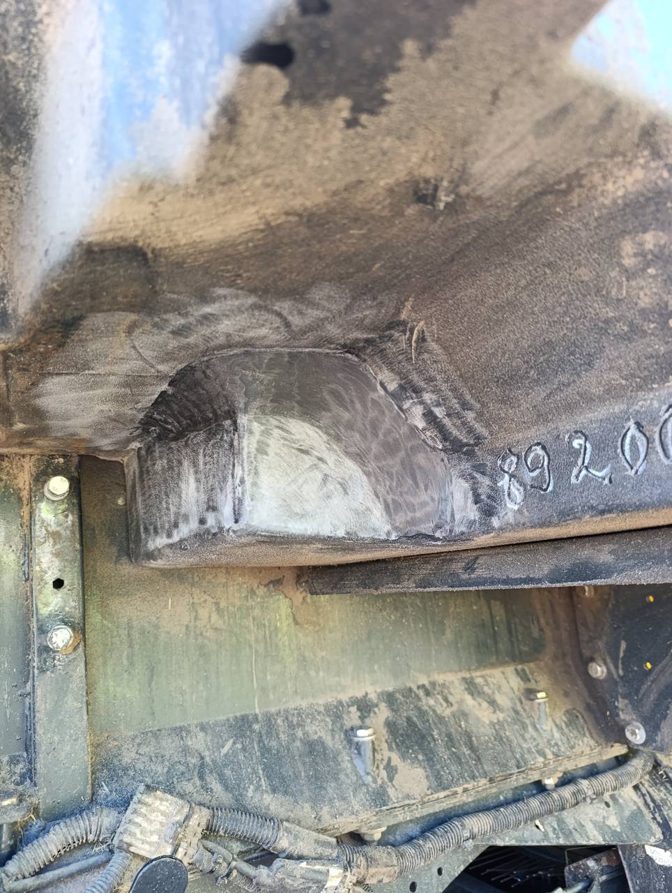 Foto 9 der Reparatur — Kraftstofftank-Reparatur New Holland CR 9.80