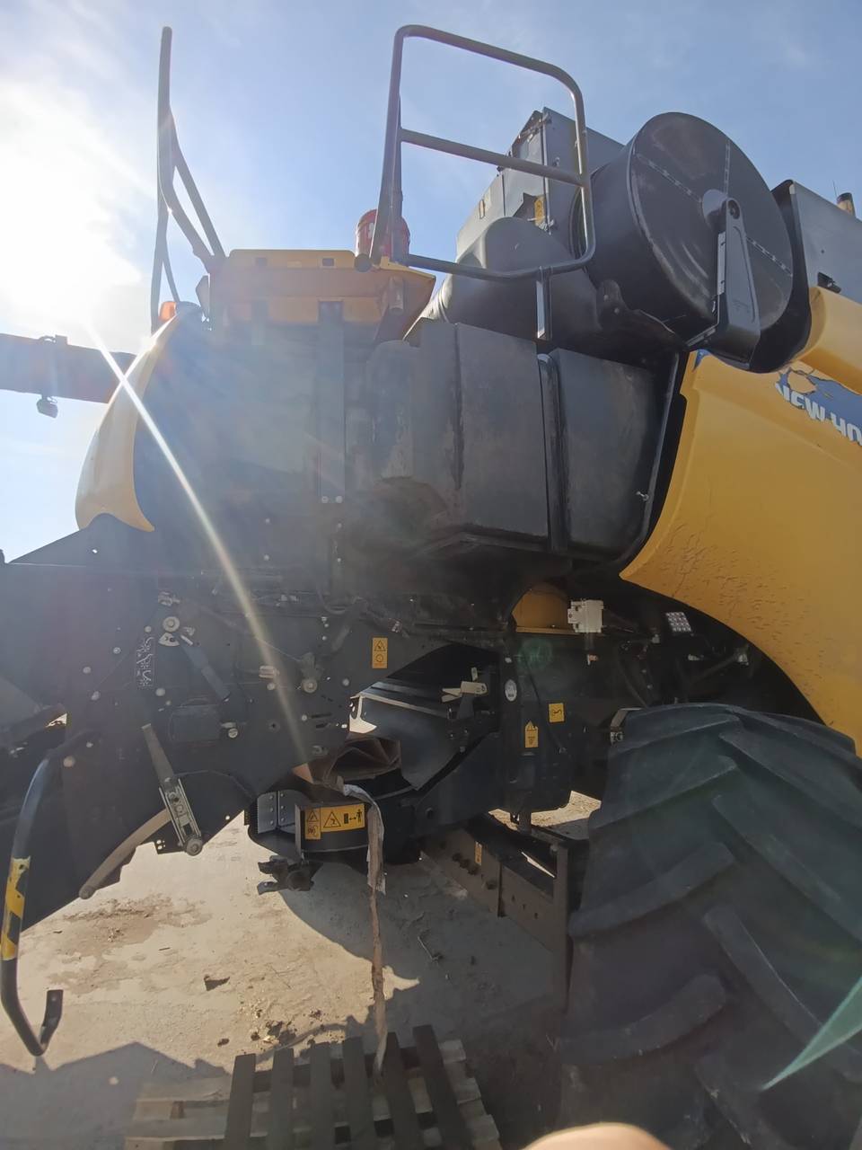 Foto 2 der Reparatur — Kraftstofftank-Reparatur New Holland CR 9.80
