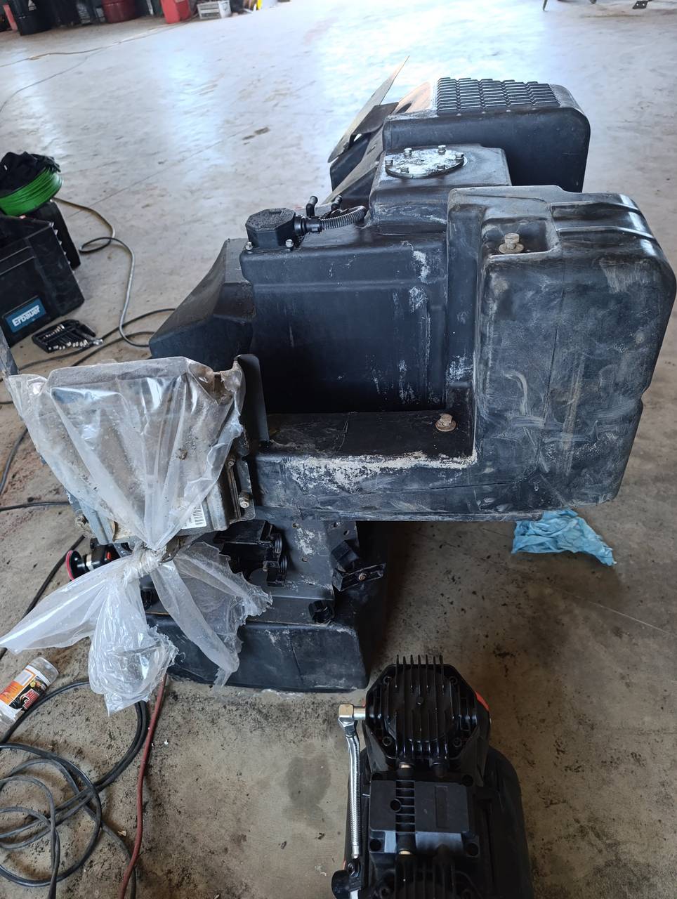 Foto 10 der Reparatur — Kraftstofftank-Reparatur Fendt 936 (2)