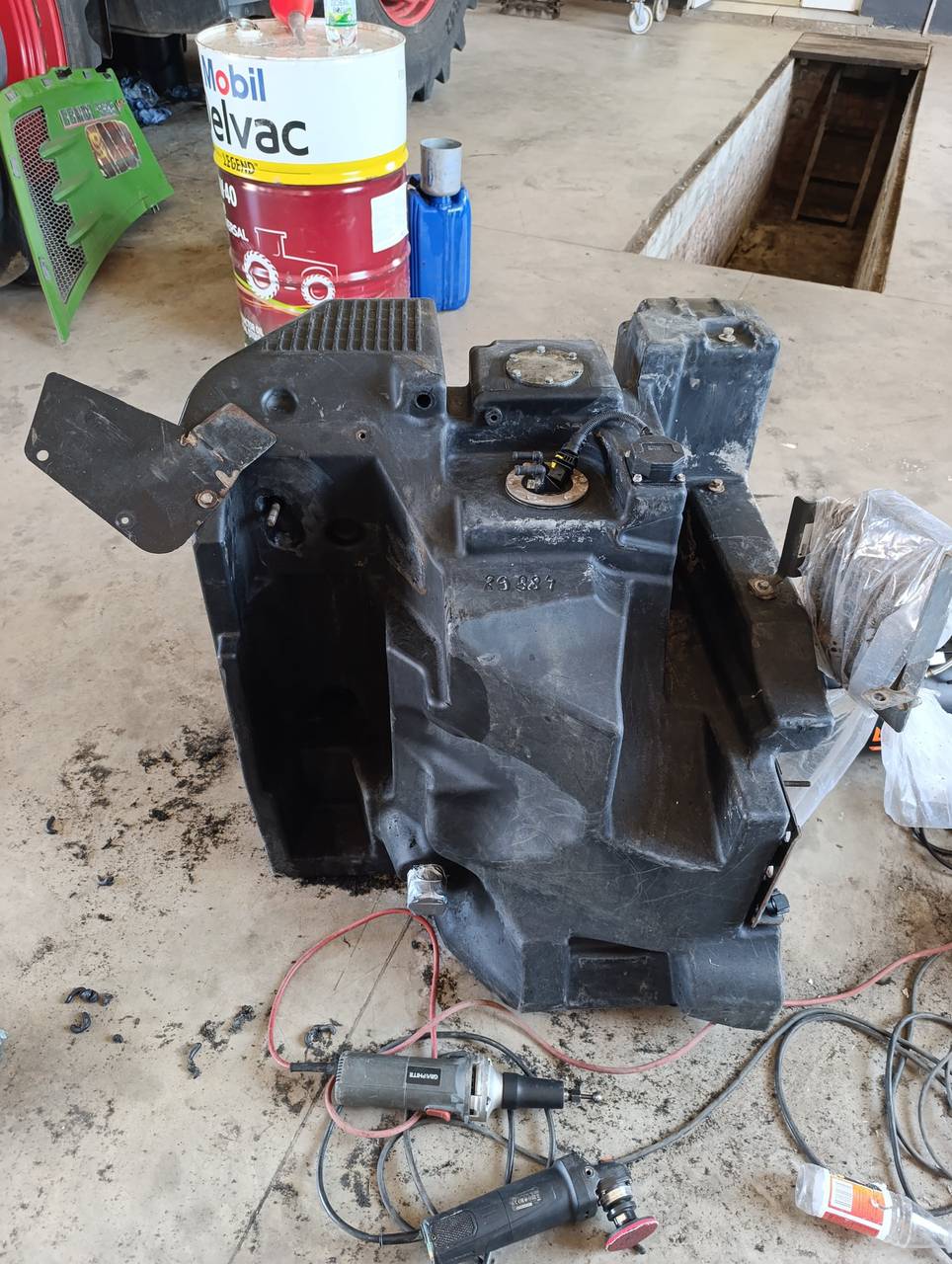 Foto 6 der Reparatur — Kraftstofftank-Reparatur Fendt 936 (2)