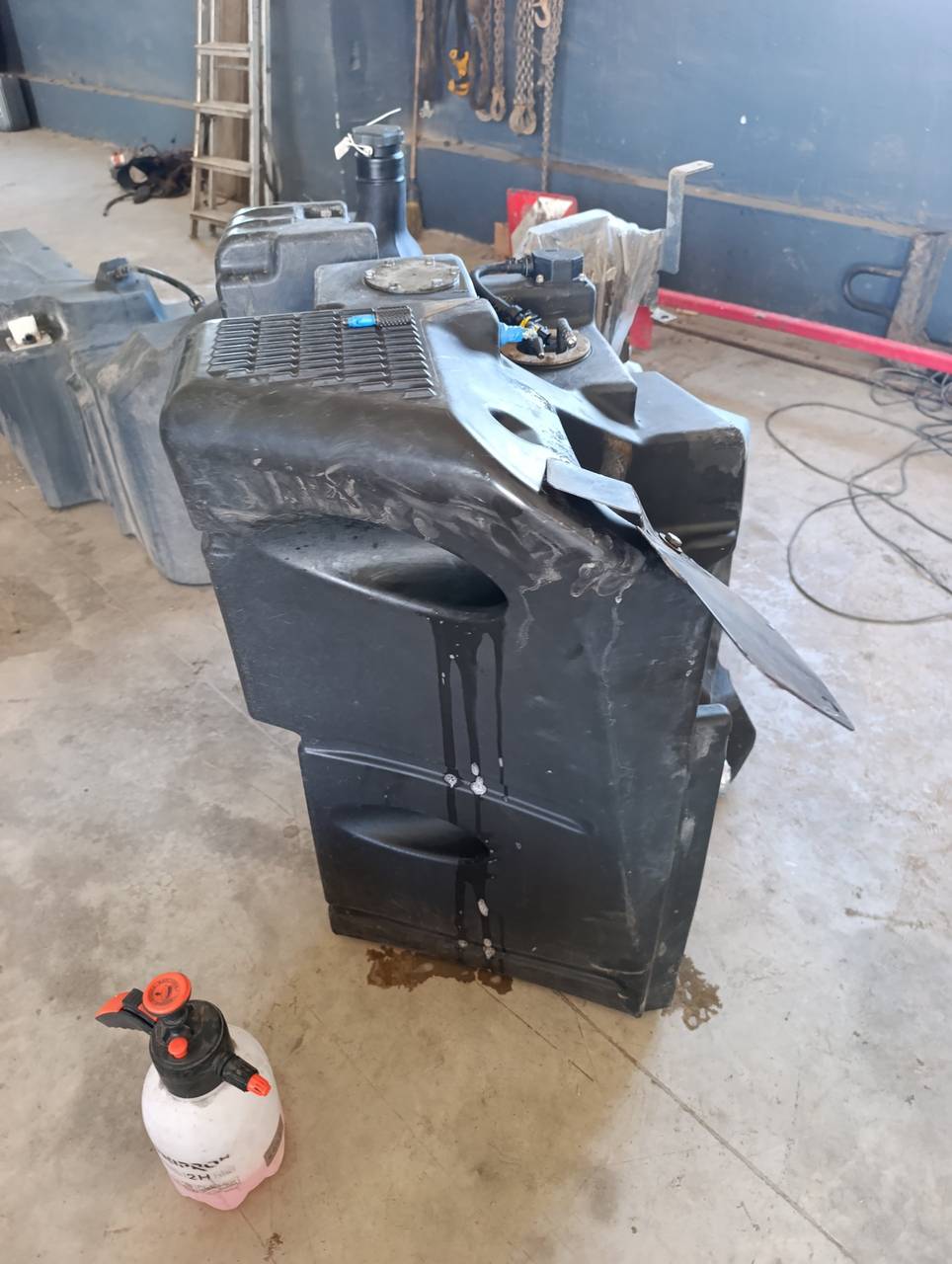 Foto 3 der Reparatur — Kraftstofftank-Reparatur Fendt 936 (2)