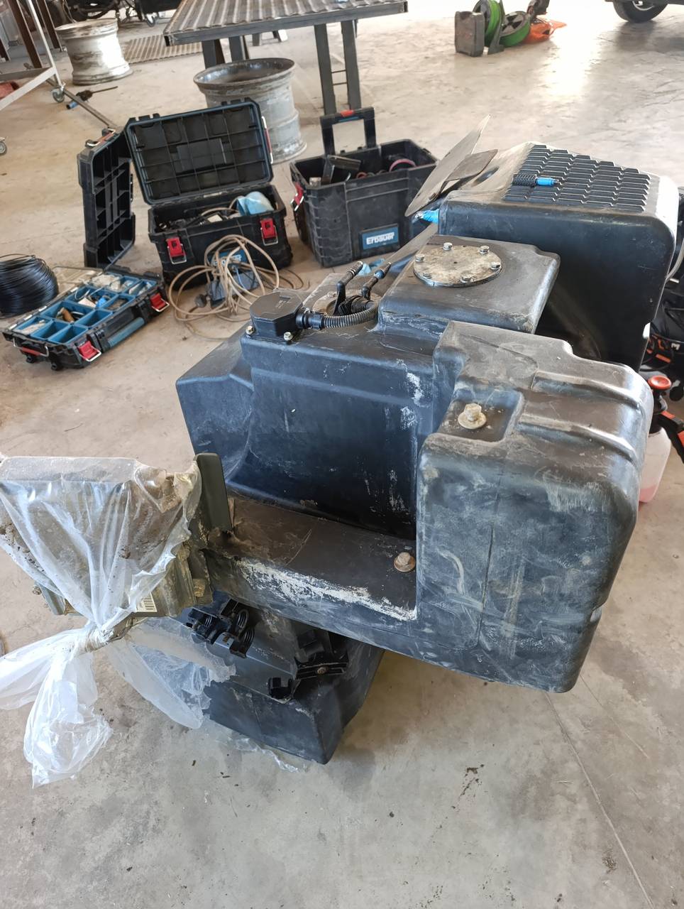 Foto 5 der Reparatur — Kraftstofftank-Reparatur Fendt 936 (2)