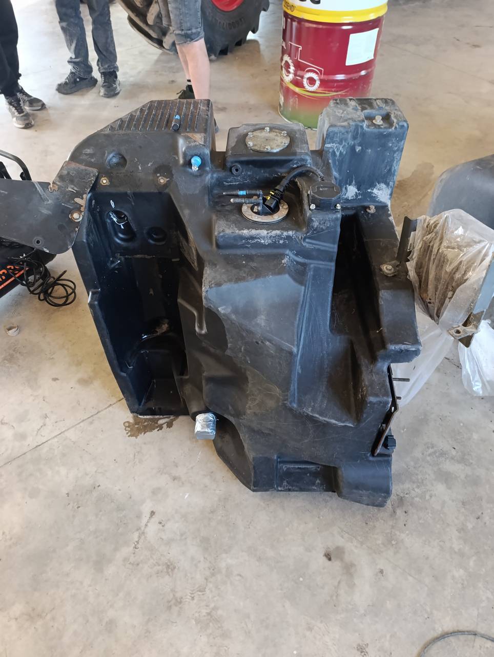 Foto 1 der Reparatur — Kraftstofftank-Reparatur Fendt 936 (2)