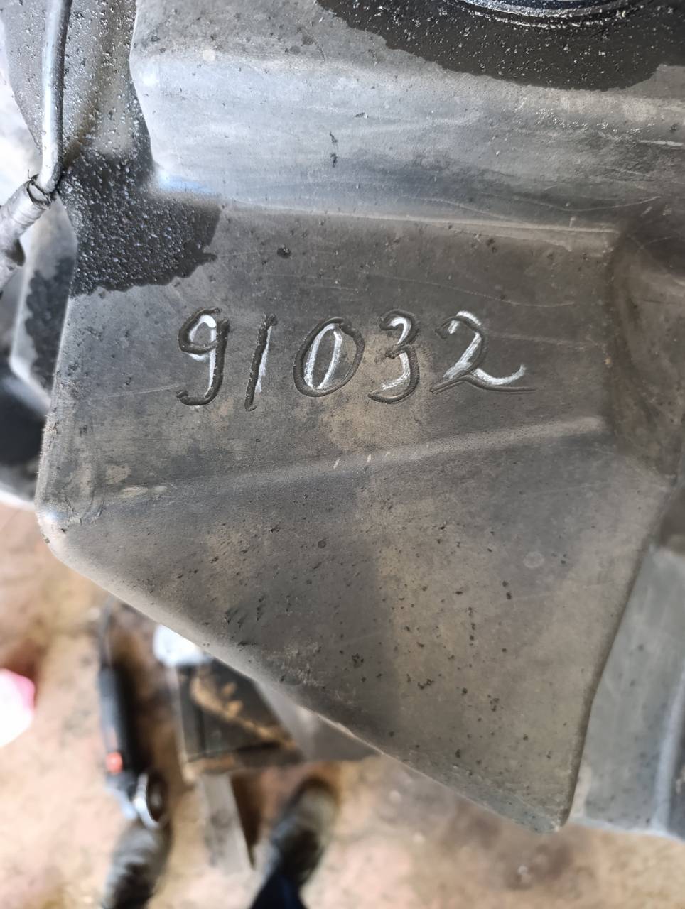 Foto 12 der Reparatur — Kraftstofftank-Reparatur Fendt 936 — Beschädigter Befestigungspunkt