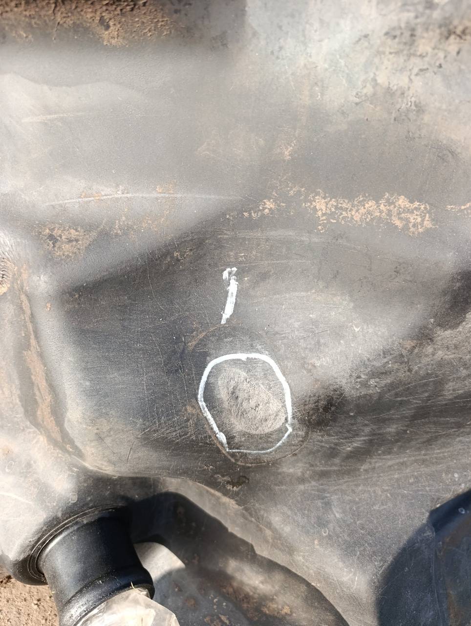 Foto 5 der Reparatur — Kraftstofftank-Reparatur Fendt 936 — Beschädigter Befestigungspunkt