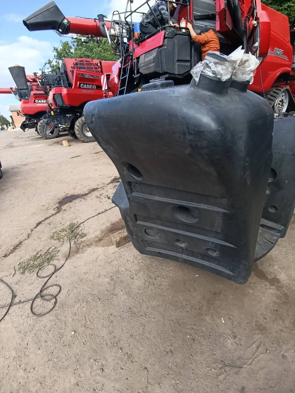 Foto 9 der Reparatur — Kraftstofftank-Reparatur Fendt 942