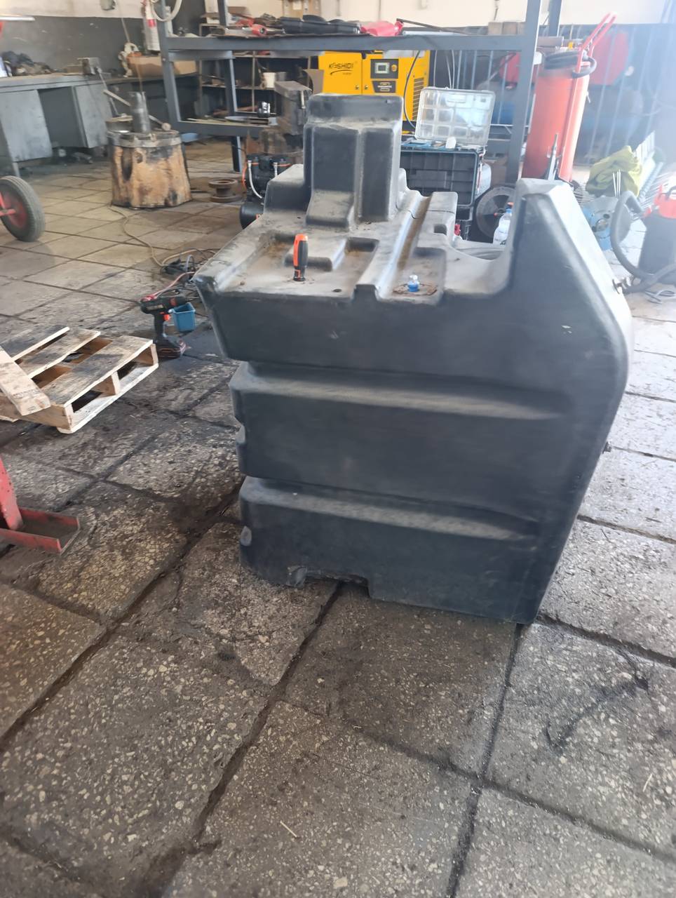 Foto 10 der Reparatur — Kraftstofftank-Reparatur Case 340 — Tank durchgebrannt