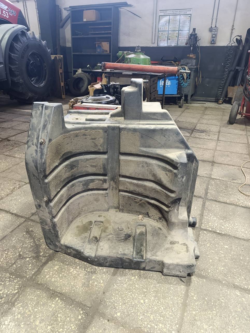 Foto 1 der Reparatur — Kraftstofftank-Reparatur Case 340 — Tank durchgebrannt