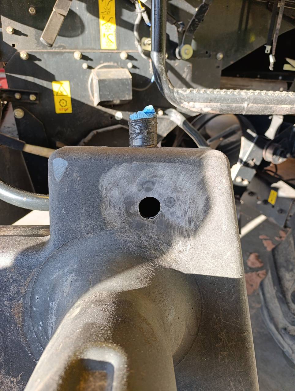 Foto 10 der Reparatur — Kraftstofftank-Reparatur New Holland 9080