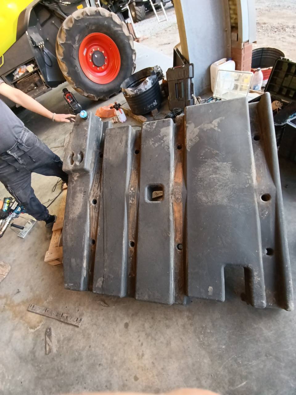 Foto 12 der Reparatur — Kraftstofftank-Reparatur New Holland 9080