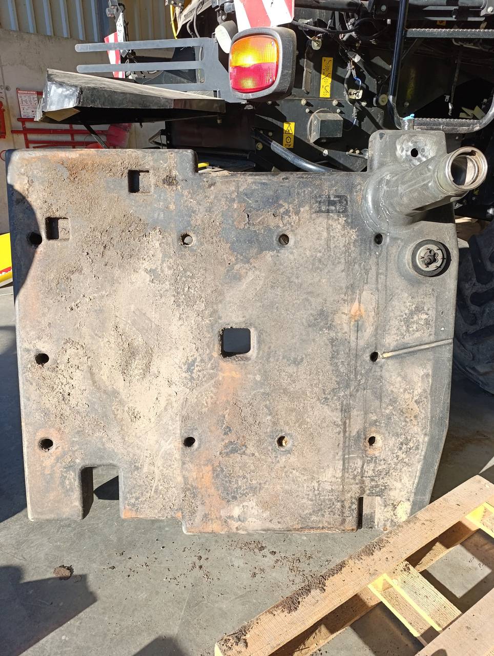 Foto 9 der Reparatur — Kraftstofftank-Reparatur New Holland 9080