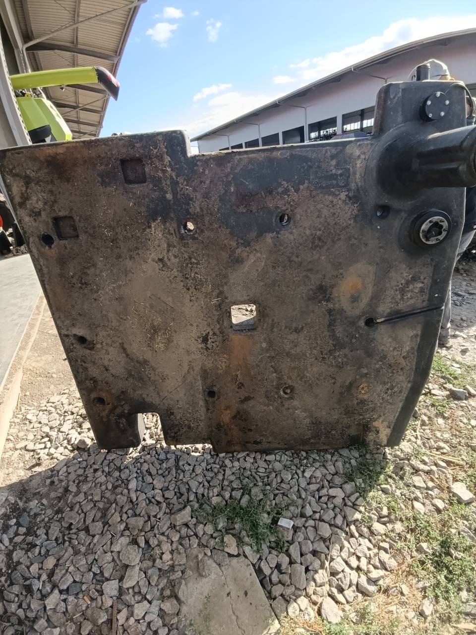 Foto 3 der Reparatur — Kraftstofftank-Reparatur New Holland 9080