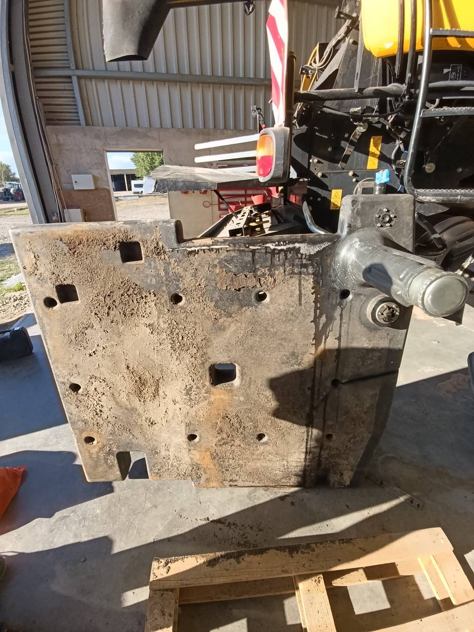 Foto 7 der Reparatur — Kraftstofftank-Reparatur New Holland 9080