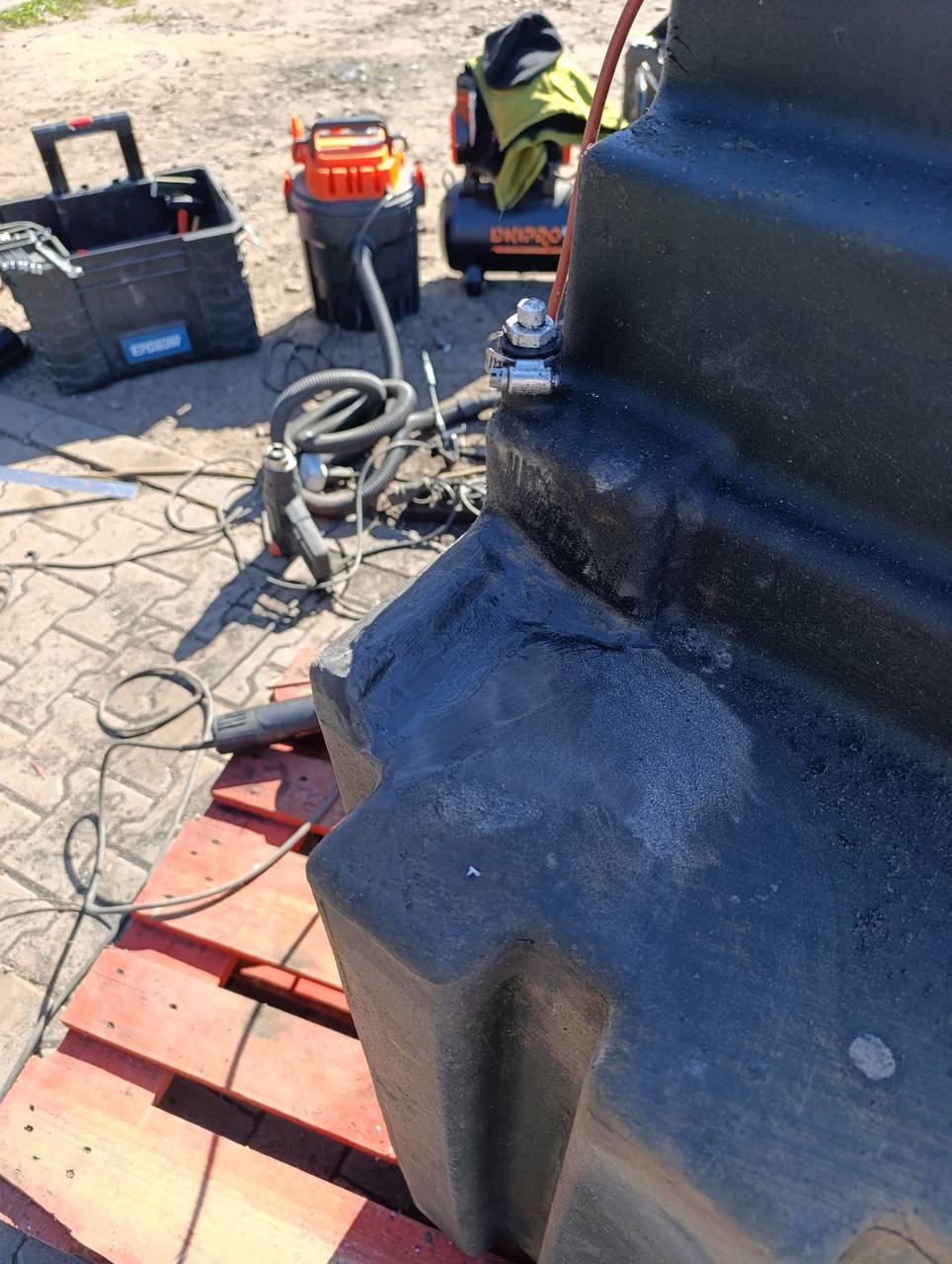 Foto 12 der Reparatur — Kraftstofftank-Reparatur New Holland T8.390 — September 2026