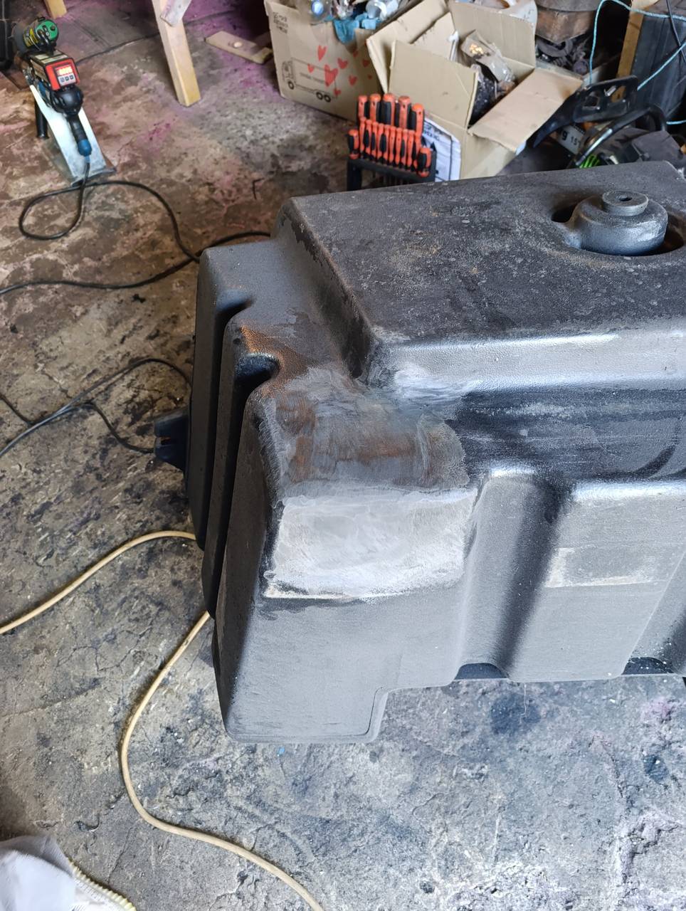 Foto 8 der Reparatur — Kraftstofftank-Reparatur an der Baumaschine
