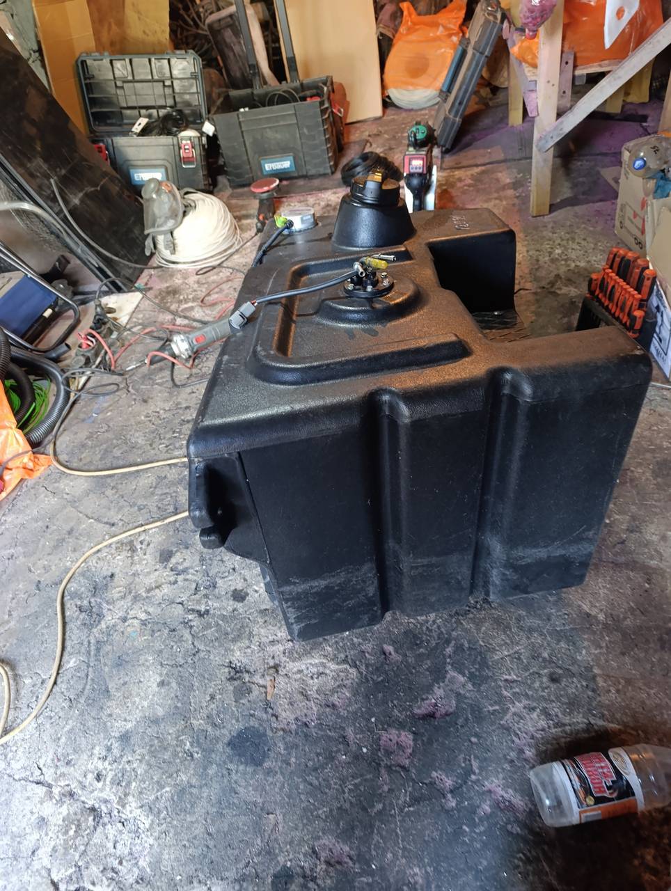 Foto 13 der Reparatur — Kraftstofftank-Reparatur an der Baumaschine
