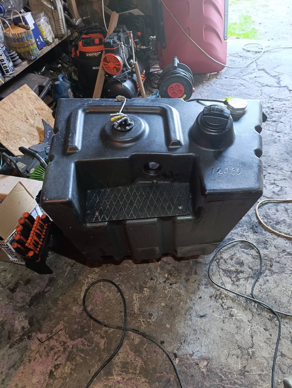Foto 11 der Reparatur — Kraftstofftank-Reparatur an der Baumaschine