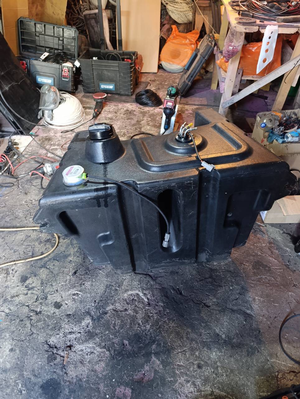 Foto 12 der Reparatur — Kraftstofftank-Reparatur an der Baumaschine