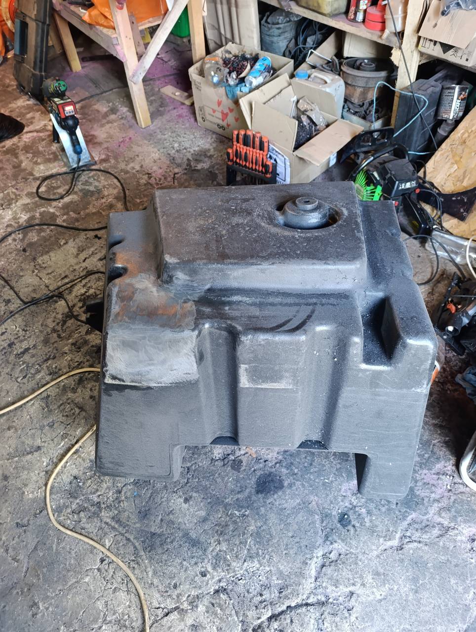 Foto 9 der Reparatur — Kraftstofftank-Reparatur an der Baumaschine