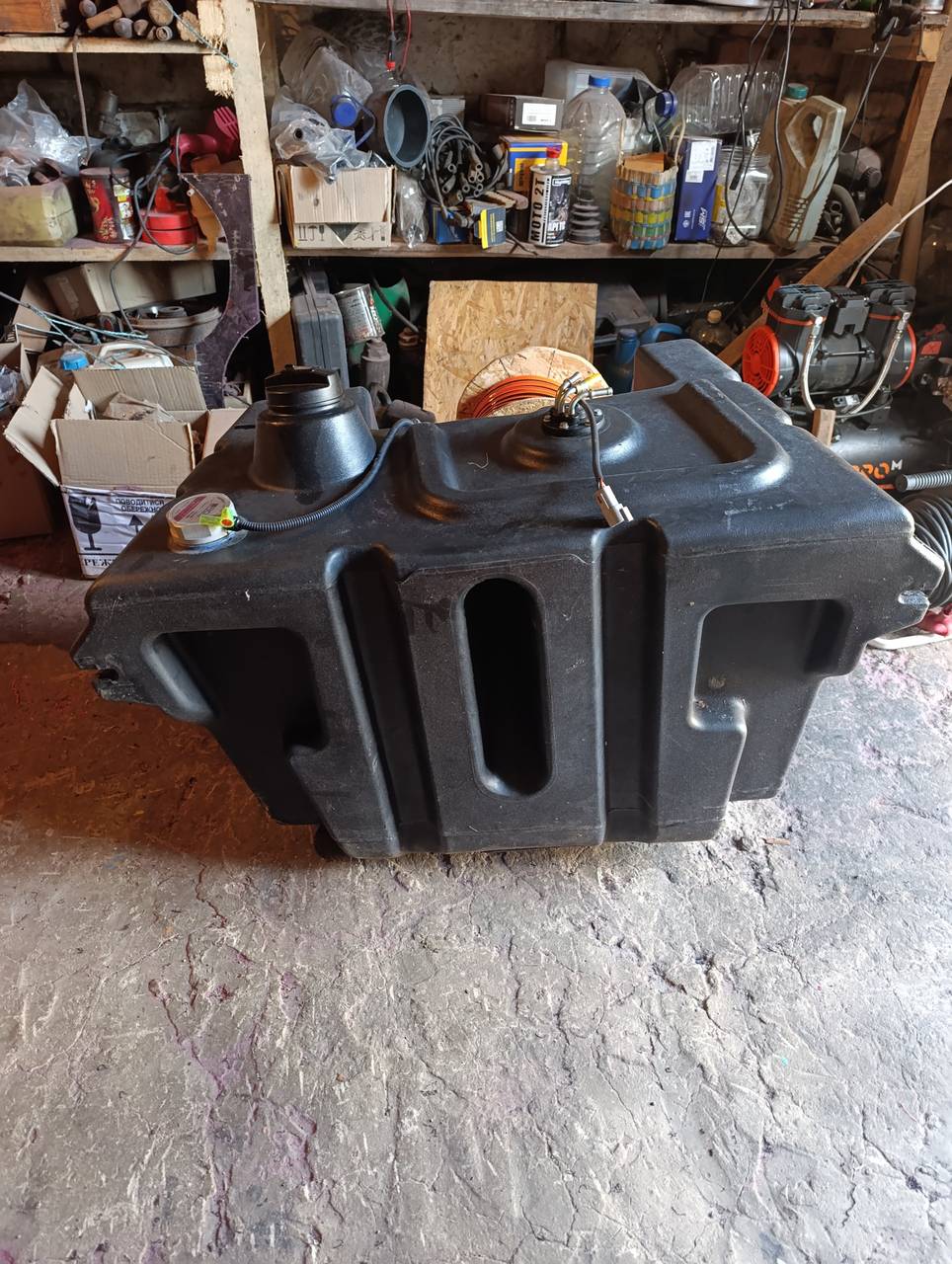 Foto 4 der Reparatur — Kraftstofftank-Reparatur an der Baumaschine