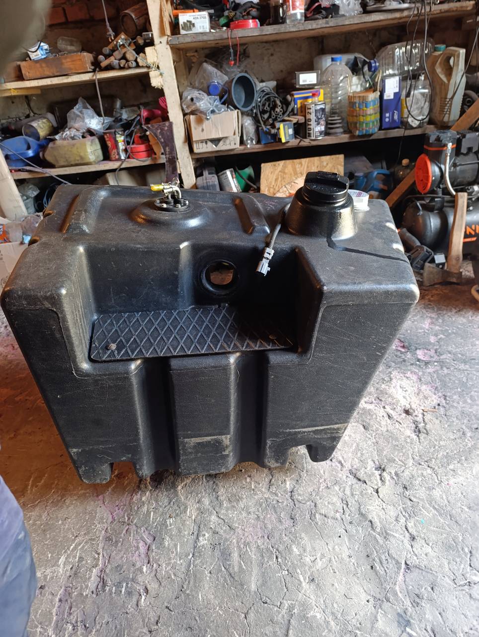 Foto 1 der Reparatur — Kraftstofftank-Reparatur an der Baumaschine