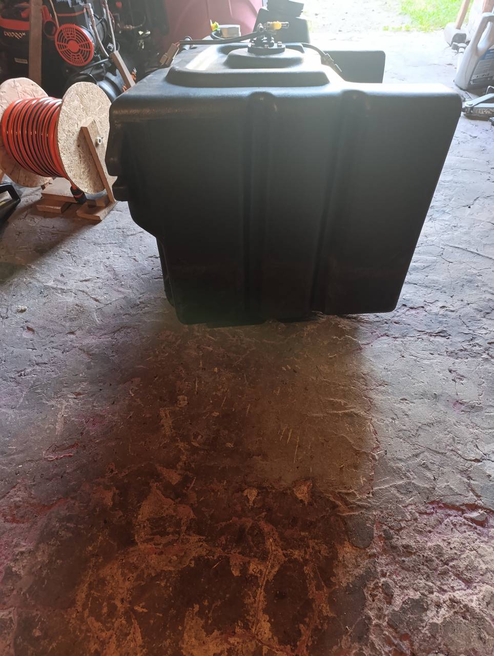 Foto 3 der Reparatur — Kraftstofftank-Reparatur an der Baumaschine