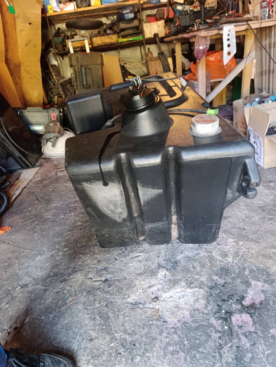 Foto 2 der Reparatur — Kraftstofftank-Reparatur an der Baumaschine