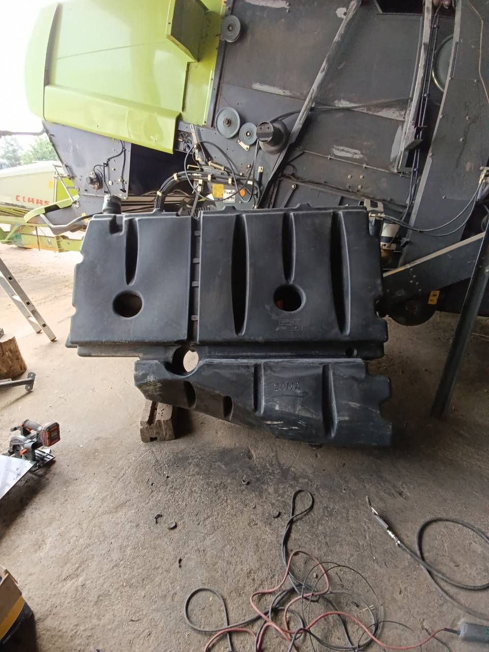 Foto 10 der Reparatur — Kraftstofftank-Reparatur Claas Lexion — Riss