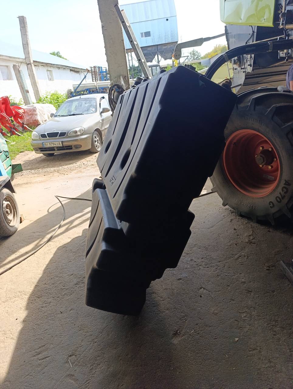 Foto 9 der Reparatur — Kraftstofftank-Reparatur Claas Lexion — Riss